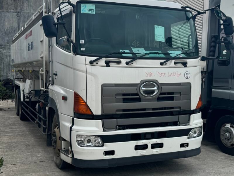 HINO 700 10W E13C FEED TRUCK